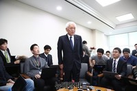 [포토] 기자간담회 자리한 김한길 의원