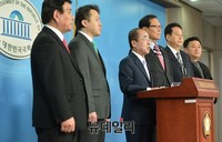 [포토] 더불어민주당 탈당 의사 밝히는 전 충남당직자