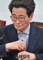 [포토] 침통한 표정의 이목희 정책위의장