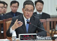 [포토] 질문에 답하는 홍윤식 장관 후보자