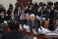 [포토] 한민구 장관 입에 쏠린 눈