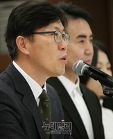 [포토] 질의에 답하는 배성혁 프로듀서