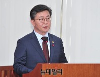 [포토] 현안보고 하는 홍용표 통일부 장관