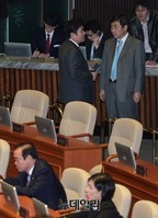 [포토] 대화나누는 원유철-이종걸 원내대표