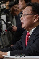 [포토] 답변하는 유일호 장관 후보자