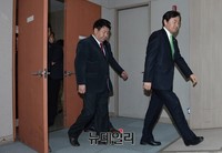 [포토] 탈당 기자회견, 입장하는 김관영 의원
