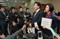 [포토] 국회선진화법 개정안 관련 질의받는 권성동 의원