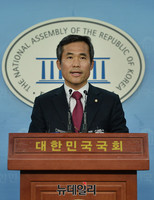 [포토] 탈당 기자회견하는 김승남 의원