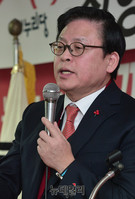 [포토] 개소식 축사하는 정우택 의원