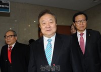 [포토] 더불어민주당 떠나는 정대철 상임고문