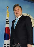 [포토] 탈당 선언후 회견장 떠나는 정대철