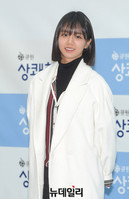 [포토] 팬들 환호에 응답하는 혜리