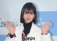 [포토] 손인사하는 걸스데이 혜리