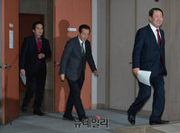 [포토] 기자회견장 입장하는 박주선-유선호-장세환