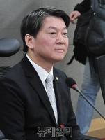 [포토] 생각에 잠겨있는 국민의당 안철수 위원장