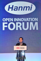 [포토] 축사하는 한국제약협회 이경호 회장