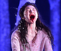 [영상] 뱀파이어로 연극무대 선 박소담