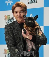 [포토] 슈퍼주니어 강인, 반려견 춘향이와 방송국 나들이