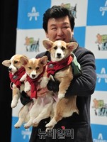 [포토] 반려견 대중소와 행복한 미소짓는 주병진