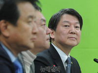 [포토] 국민의당 기조회의 참석한 안철수