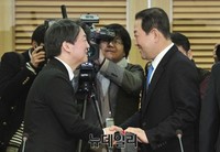 [포토] 손잡은 안철수-박주선