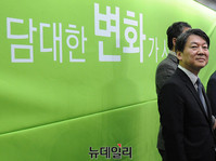 [포토] 밝은 표정의 안철수 의원