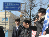 [포토] '교원개혁-전면무상급식 폐지' 촉구하는 청소년들