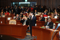 [포토] 새누리당 입당 인사하는 조경태 의원