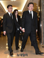 [포토] 故노순애 여사 빈소 찾은 이서현-김재열 부부