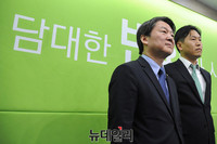 [포토] 입당 기자회견 참석한 안철수