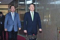 [포토] 의장실로 향하는 국민의당 주승용-장병완