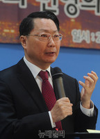 [포토] 토론회 참석한 김인영 교수