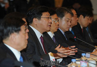 [포토] 기업인들과 간담회 갖는 주형환 장관