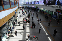 [포토] 서울역, 고향으로 향하는 시민들