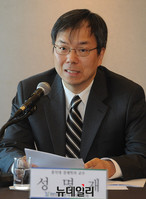 [포토] 토론회 참석한 성명재 홍익대 경제학과 교수