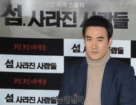 [포토] '섬, 사라진 사람들' 배성우, 감독과 커피 마시다가 캐스팅