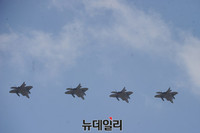 [포토] 한반도 출동한 F-22 랩터 4대