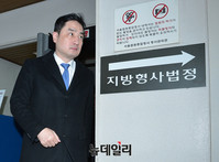 [포토] 법정 나서는 강용석 변호사