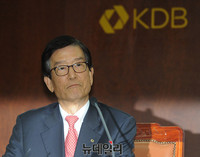 [포토] 기자회견 갖는 이동걸 KDB산업은행 회장