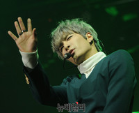 [포토] 뉴이스트, JR '여심 녹이는 윙크'