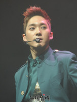 [포토] 뉴이스트, 아론 '남성미 넘치는 눈빛'