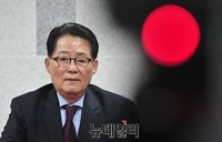 [포토] 금품수수 혐의 파기환송 소감 밝히는 박지원 의원