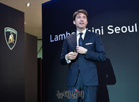 [포토] '람보르기니 서울' 오픈 축하하는 안드레아 발디