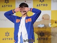 [포토] 아스트로, 숨바꼭질하는 문빈 '문빈 없다'