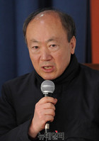 [포토] 토론회 참석한 박인환 건국대 법학과 교수