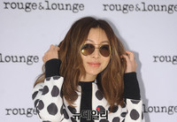 [포토] 루즈 앤 라운지, 황신혜 '깜찍한 포즈'
