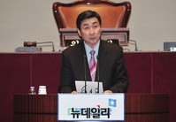 [포토] 모두발언 하는 더불어민주당 이종걸 원내대표