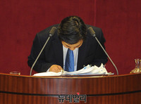 [포토] 이종걸 마지막 필리버스터 종료