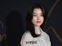 [포토] 한효주, 봄을 부르는 빨간입술