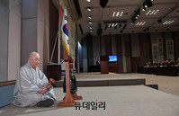 [포토] 타종으로 대불총 기자회견 알리는 법일스님